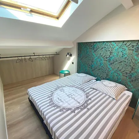 Brand New 4 Bedrooms 4 Bathrooms Heart Of Apartment *